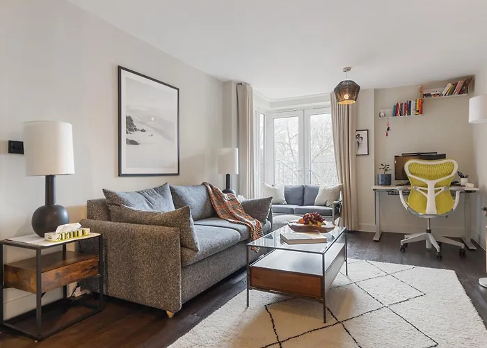 Modern Apartment In East End